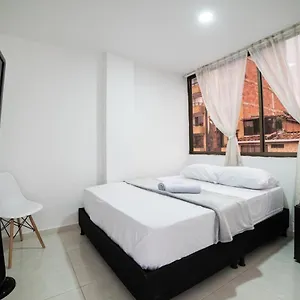 Tu Espacio Privado Encanto En E Habitación en casa particular Medellín